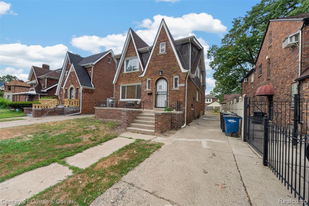 main property photo 40