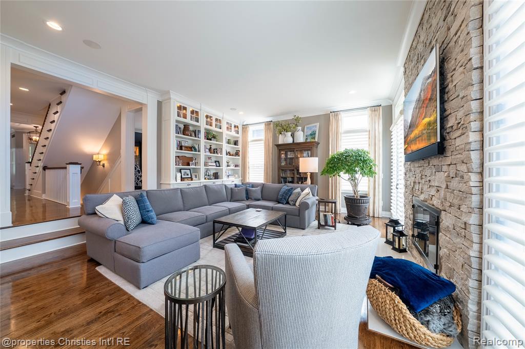 main property photo 16