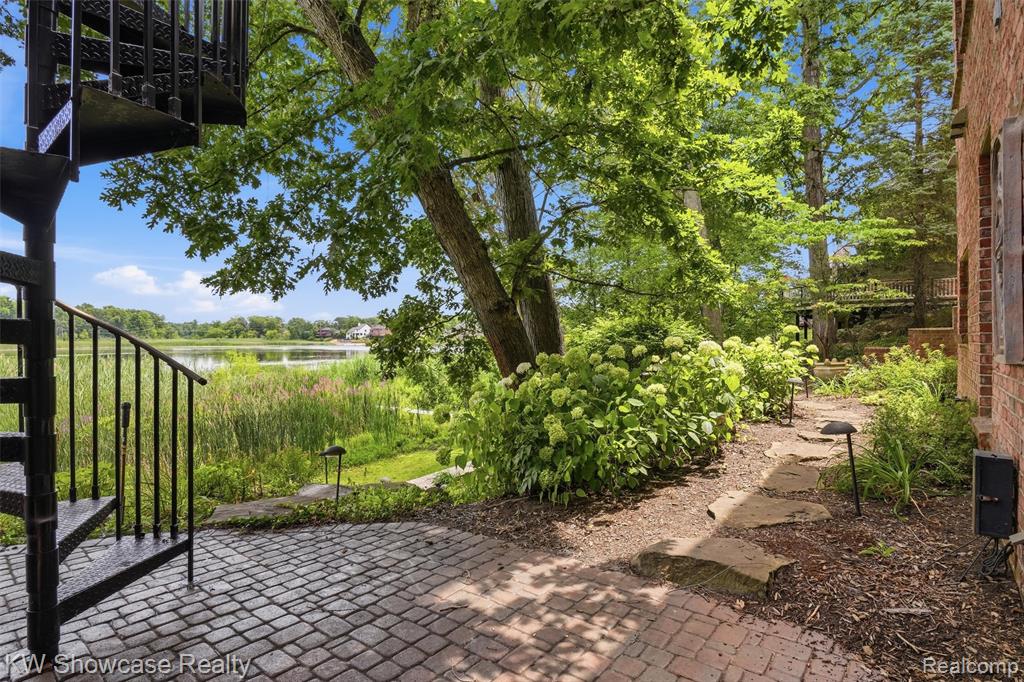 main property photo 78