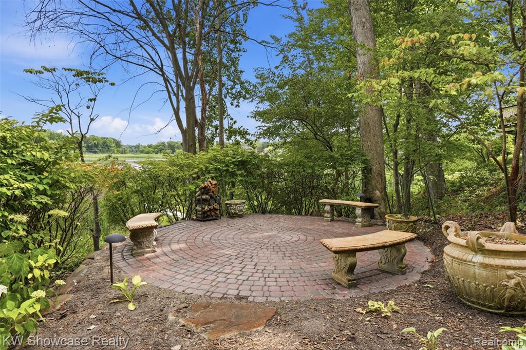 main property photo 79