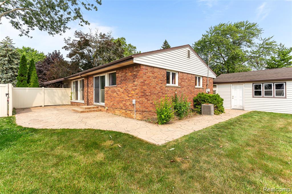 main property photo 35