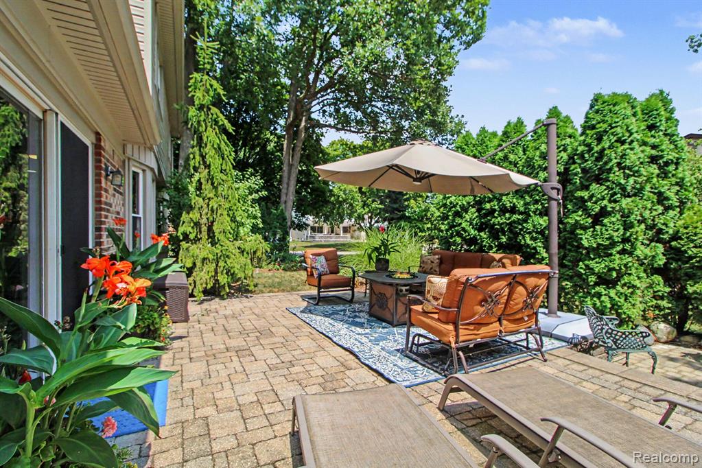 main property photo 25