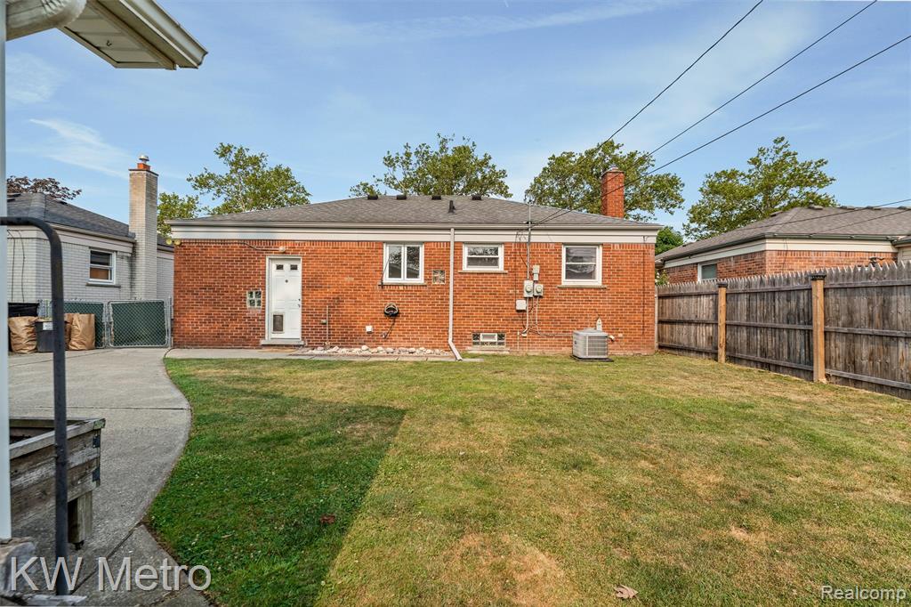 main property photo 29