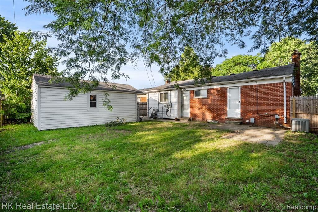 main property photo 34
