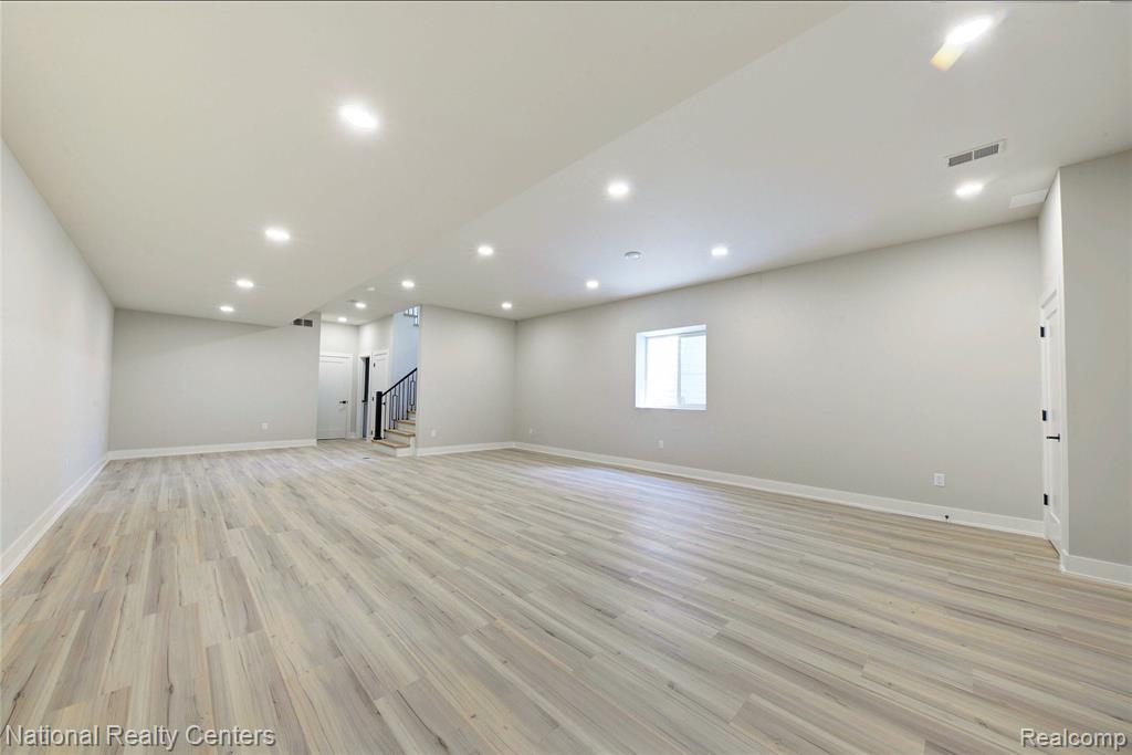 main property photo 78