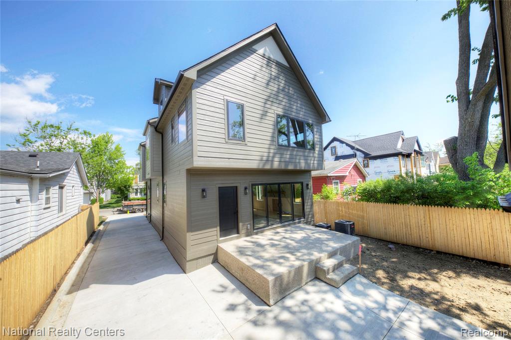 main property photo 9