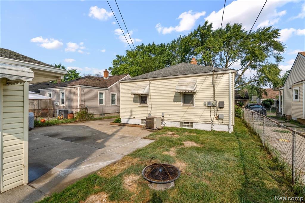 main property photo 30