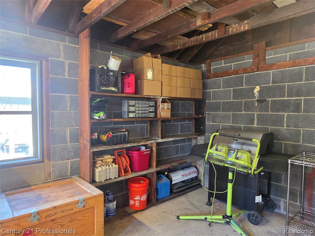 main property photo 50