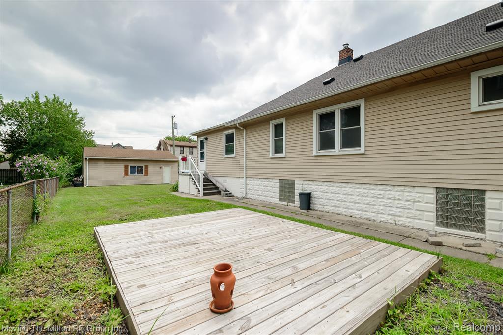 main property photo 28