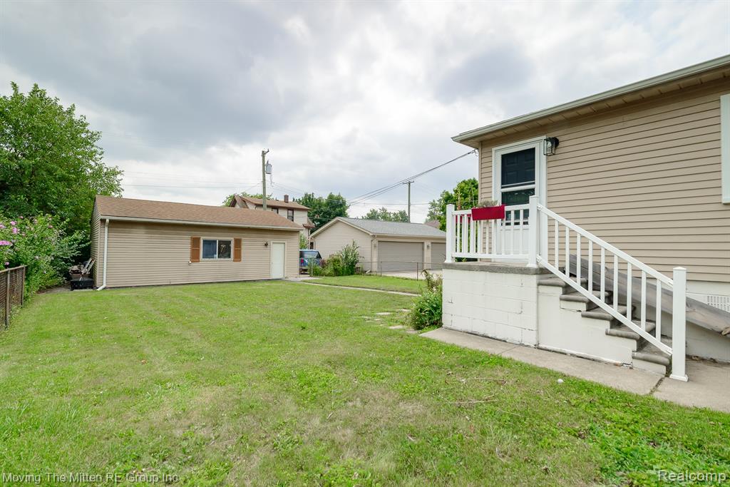 main property photo 30
