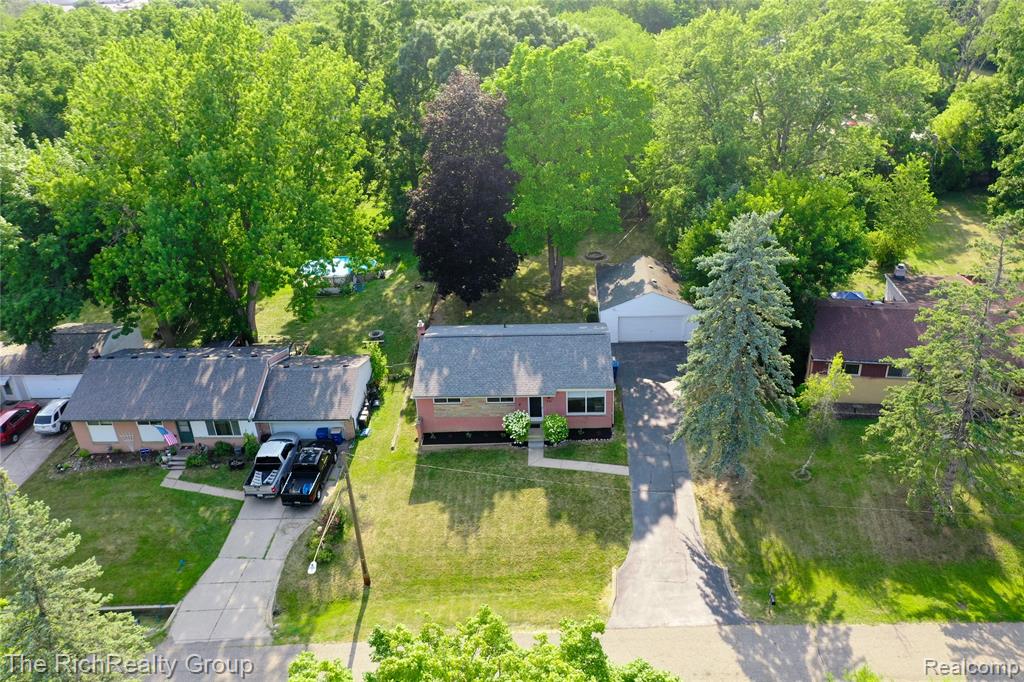 main property photo 35