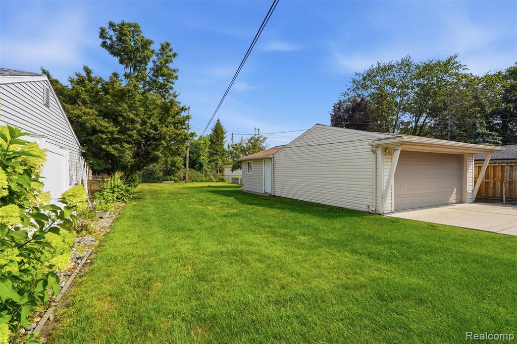 main property photo 28