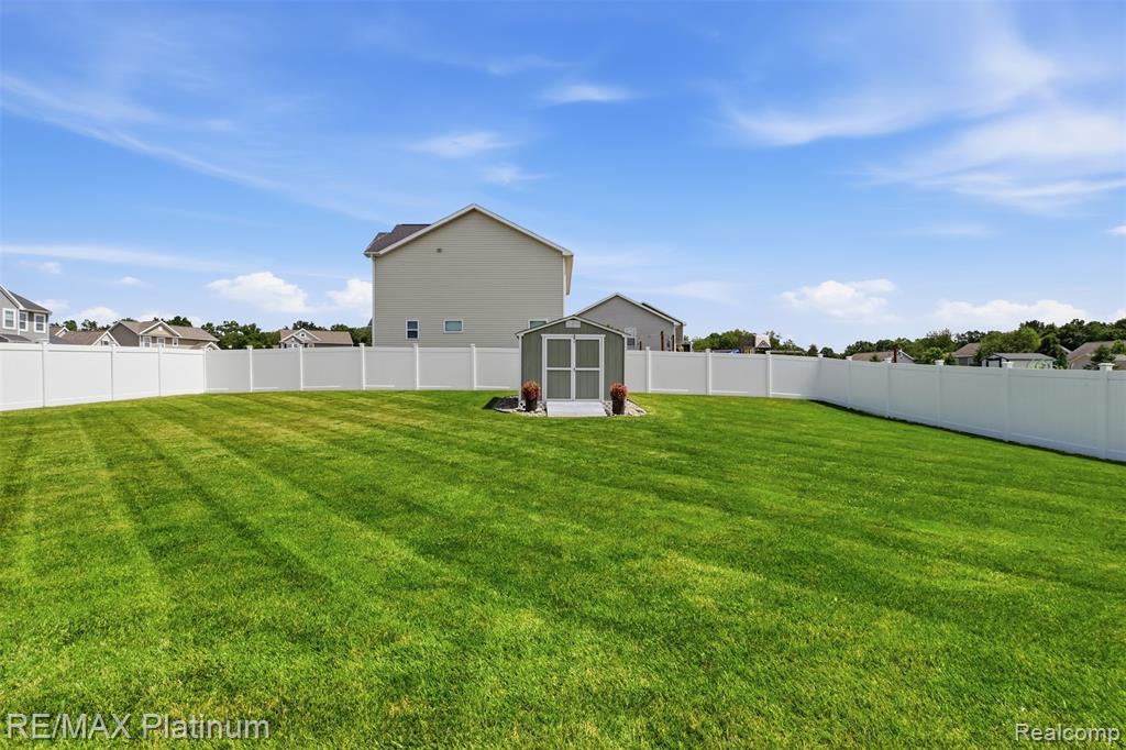 main property photo 13