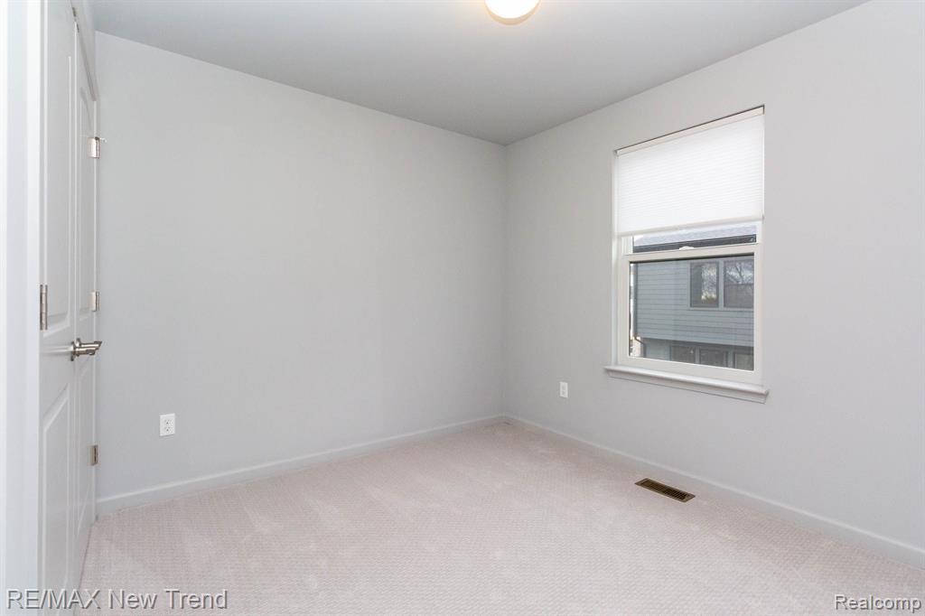 property viewer photo 18