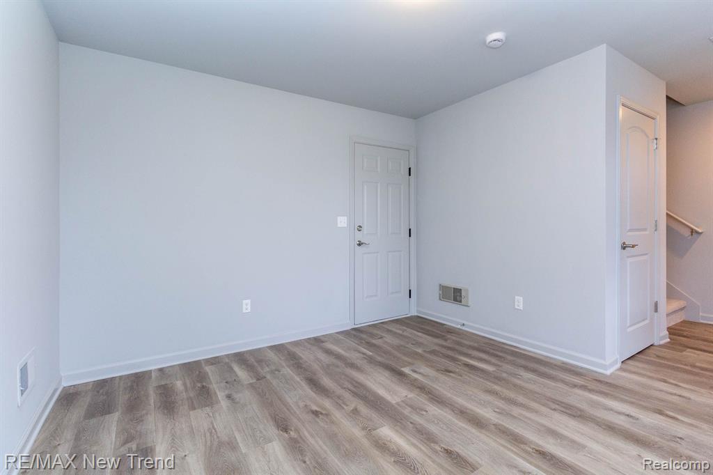property viewer photo 26