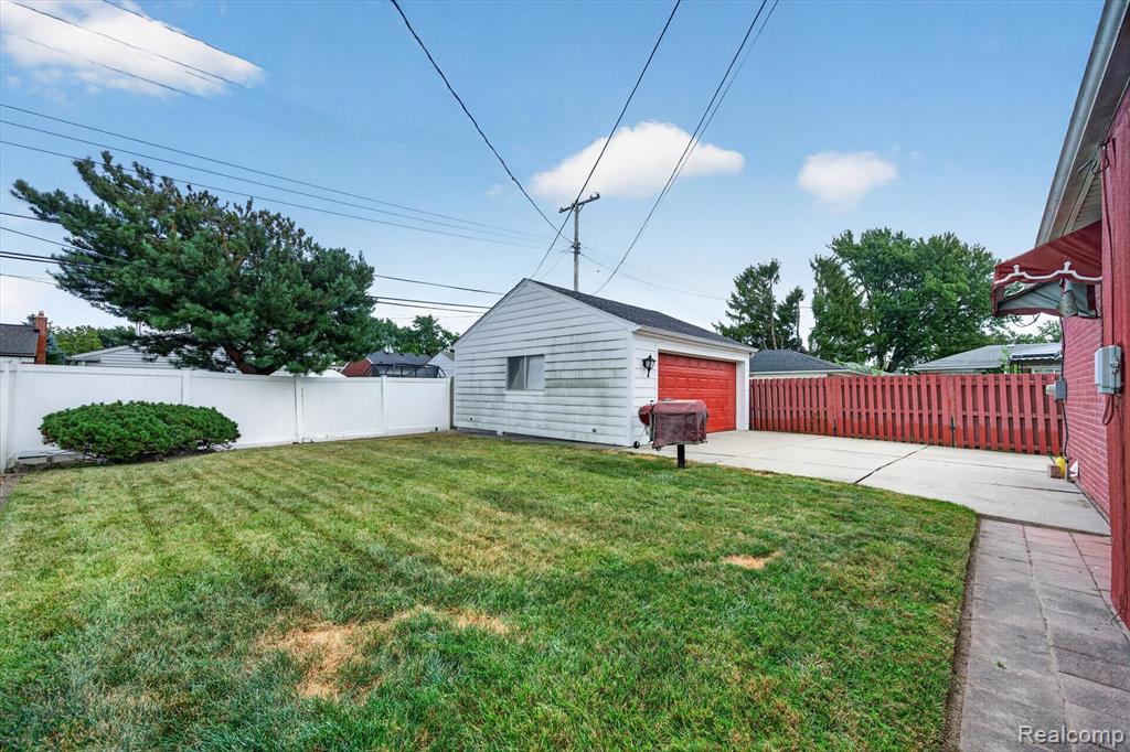 main property photo 32