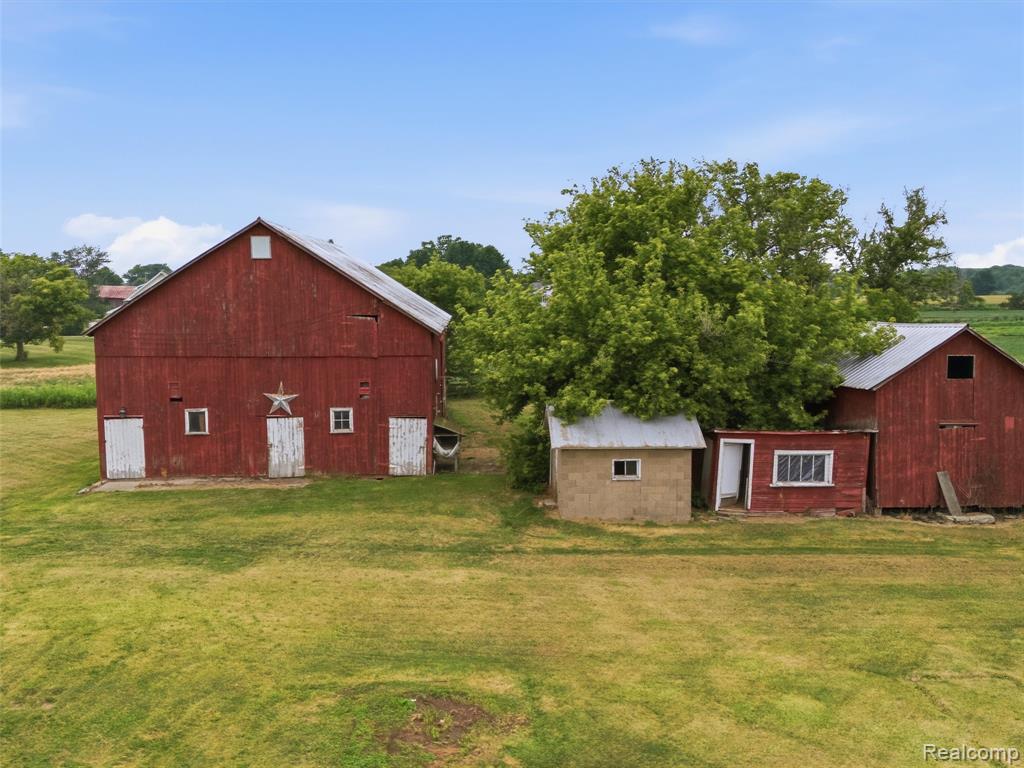 main property photo 11