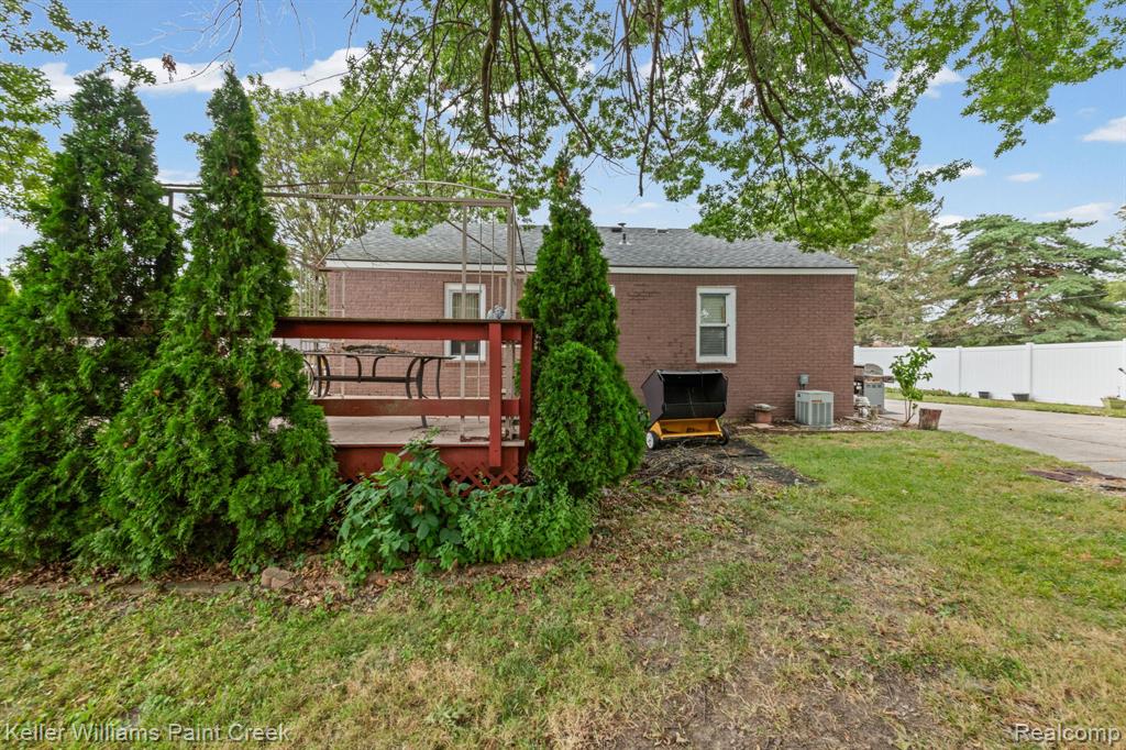 main property photo 13