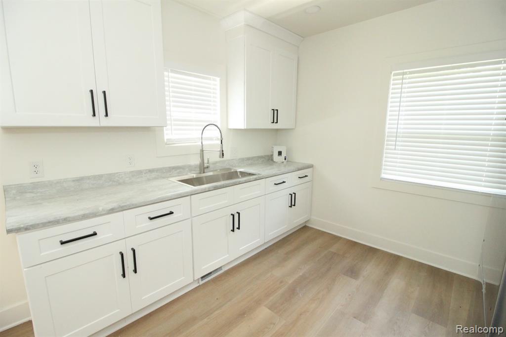 property viewer photo 6