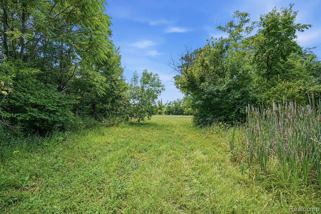 main property photo 13