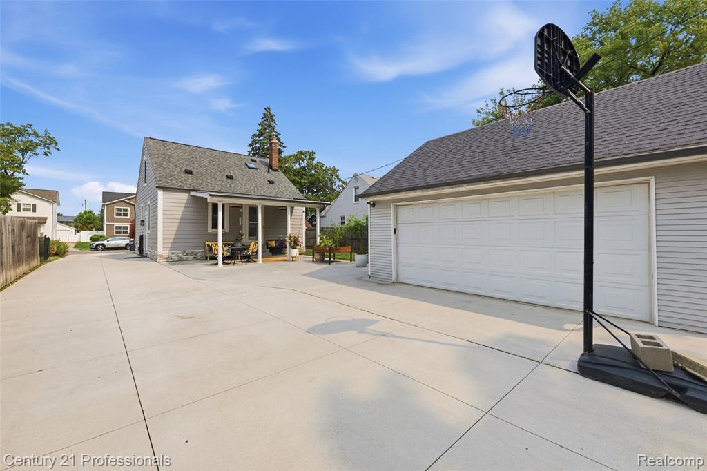 main property photo 31
