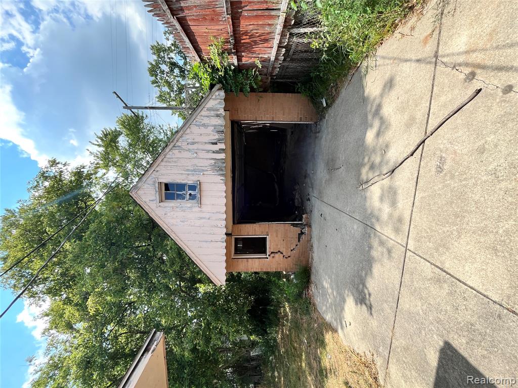 main property photo 18