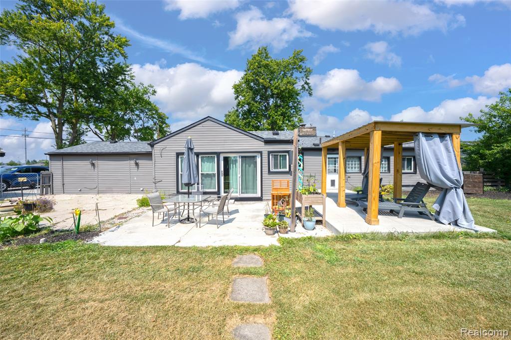 main property photo 32