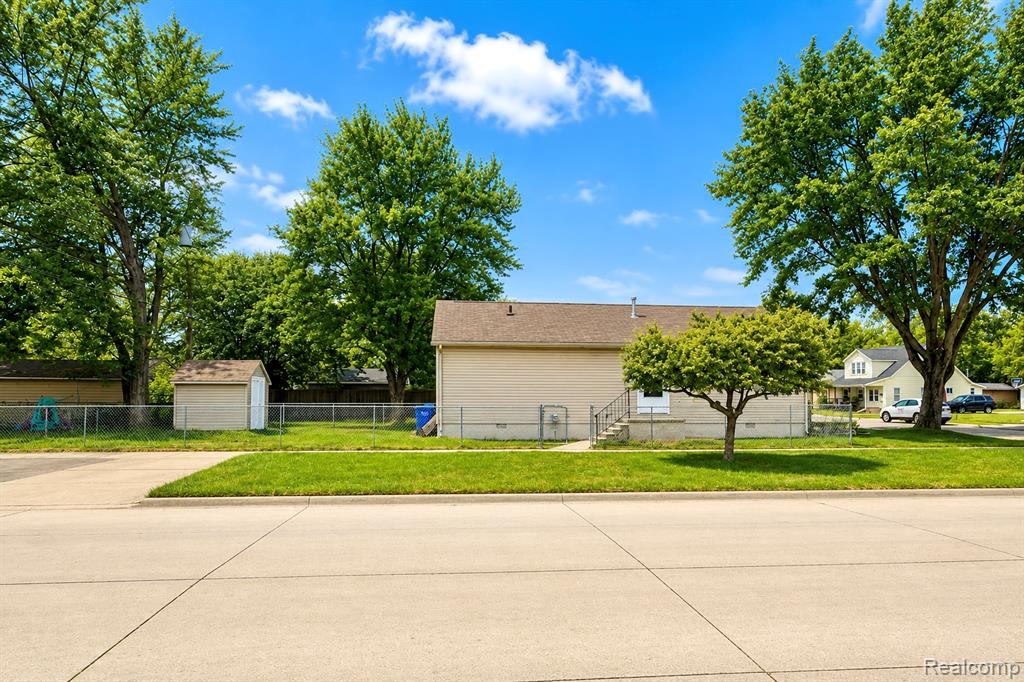 main property photo 15