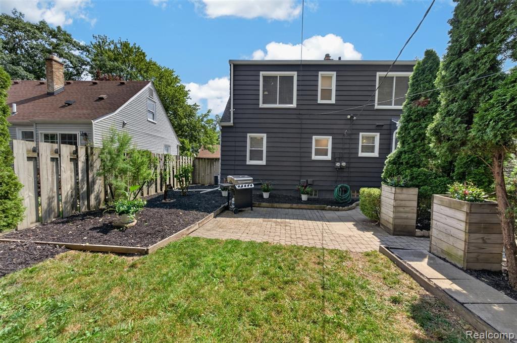 main property photo 32