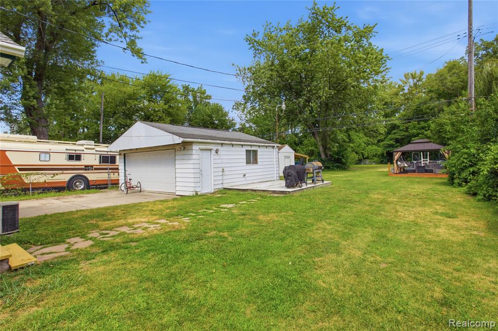 main property photo 32