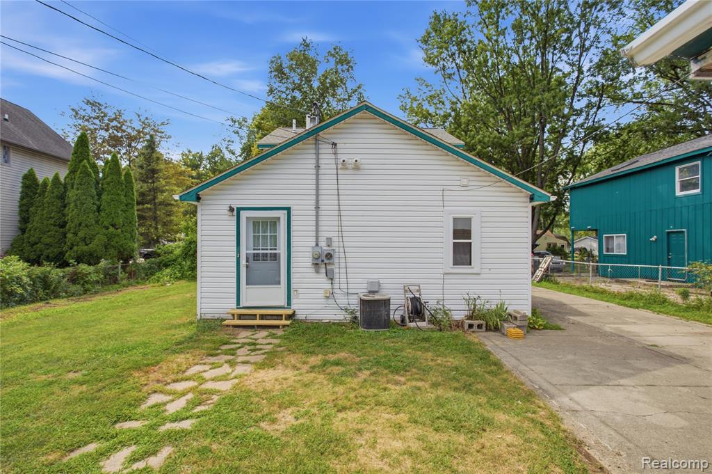 main property photo 40