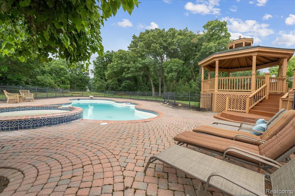 main property photo 85