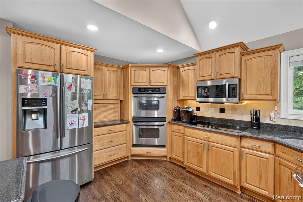 main property photo 12