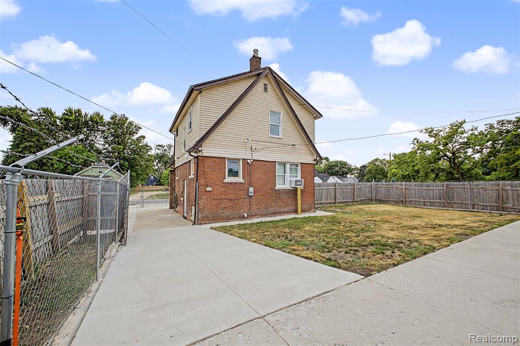 main property photo 33