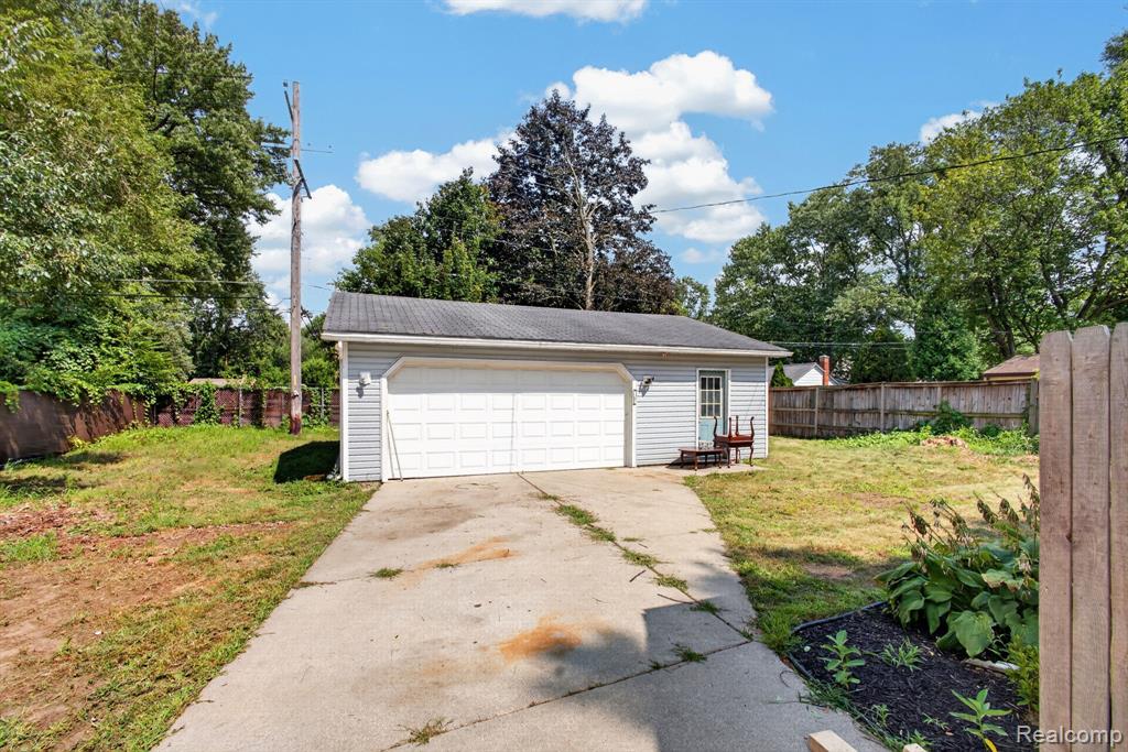 main property photo 23