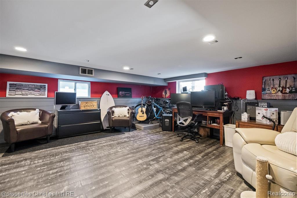 main property photo 51