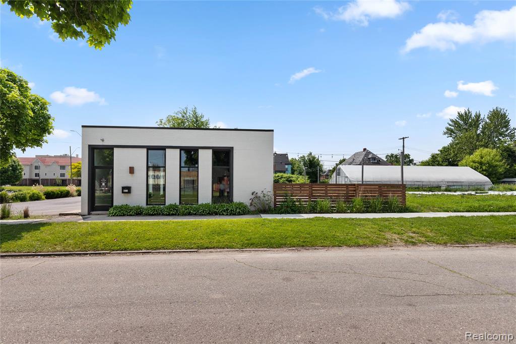 main property photo 18