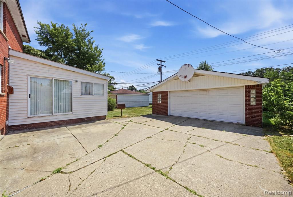 main property photo 27