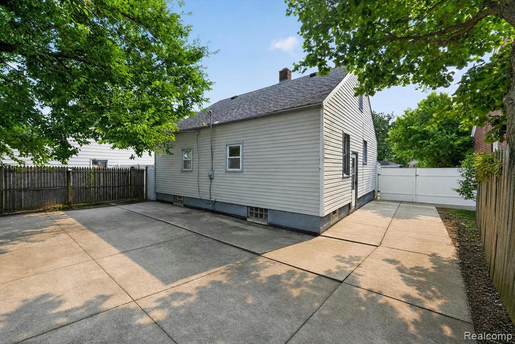 main property photo 37