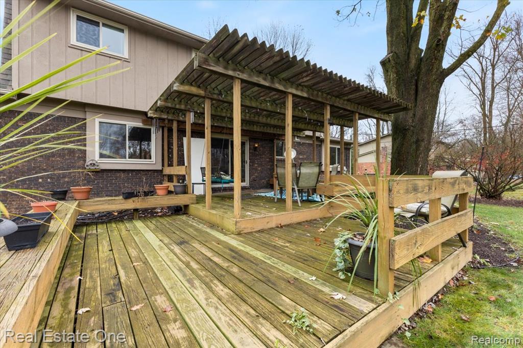 main property photo 37