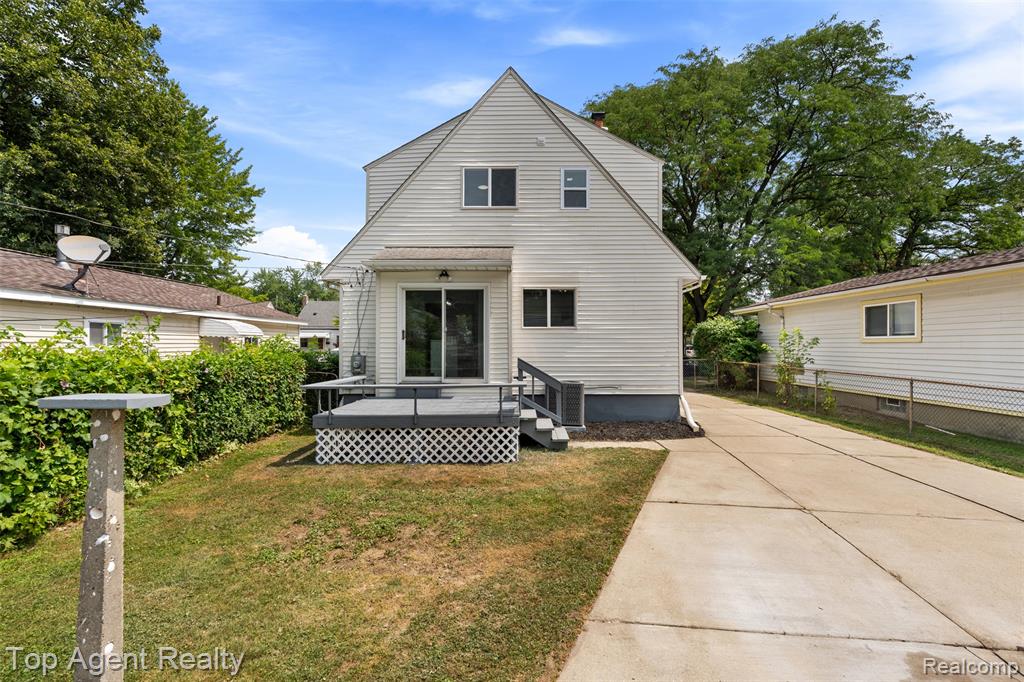 main property photo 30