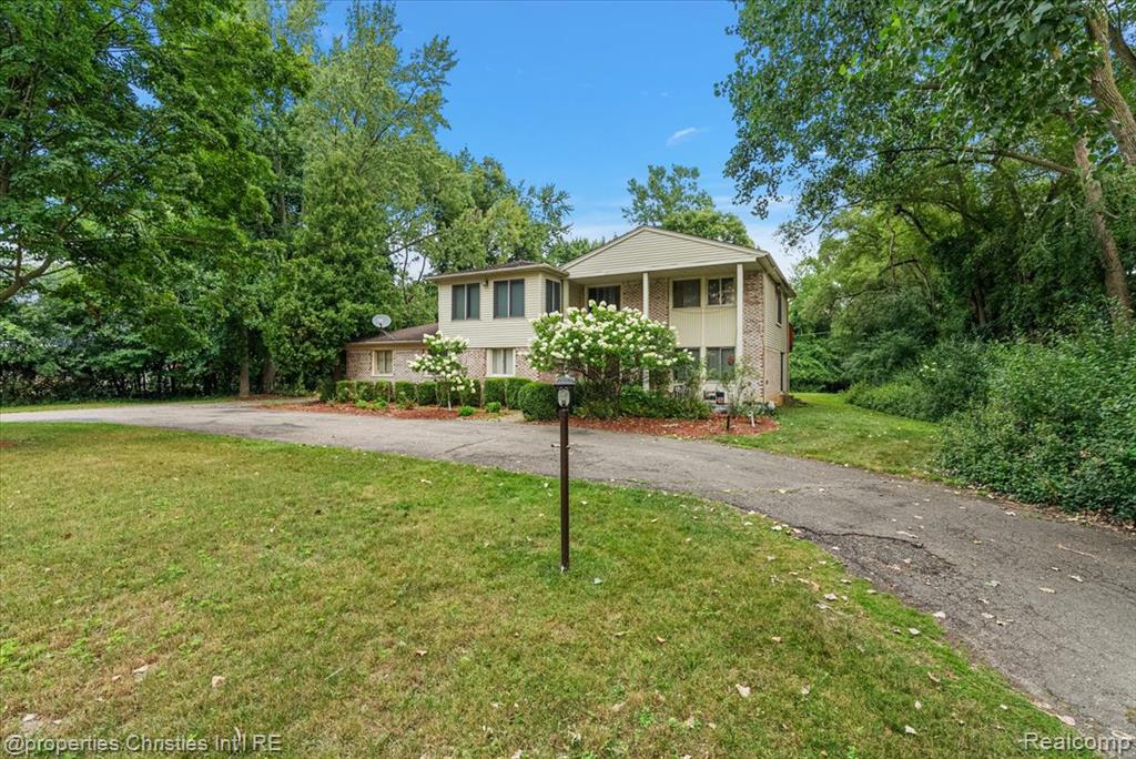 main property photo 9