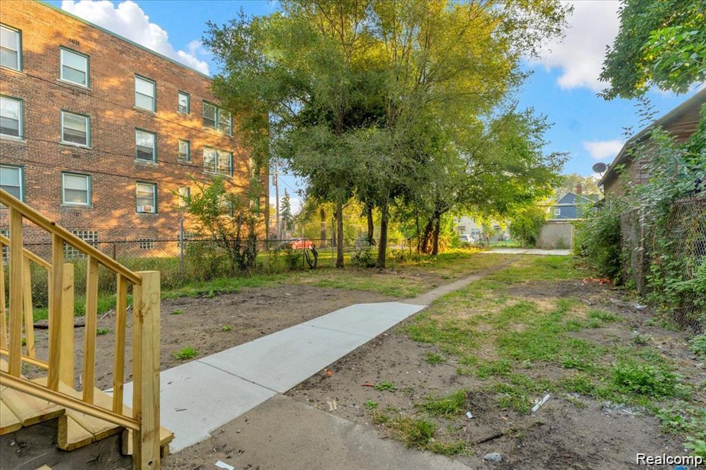 main property photo 16