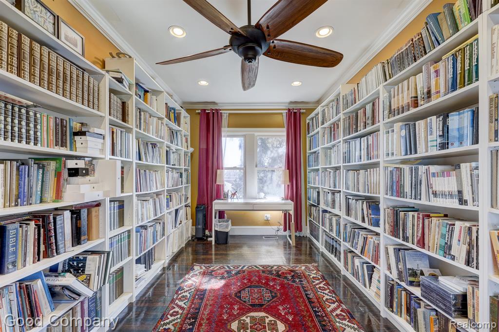 main property photo 41