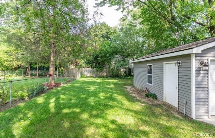 main property photo 28