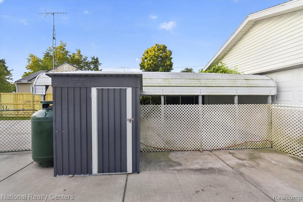 main property photo 41