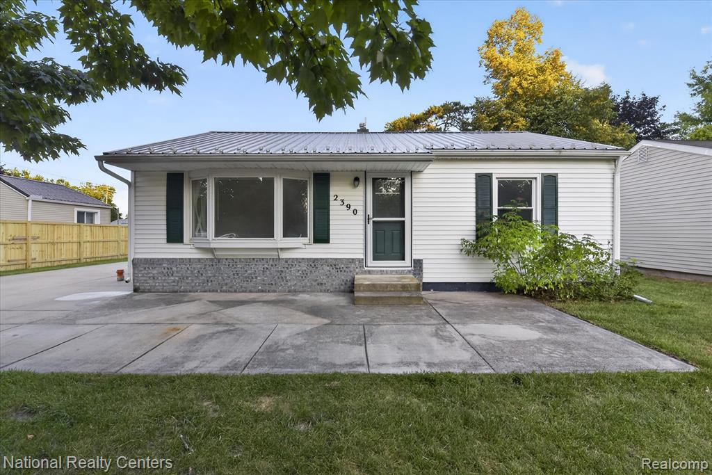 main property photo 5