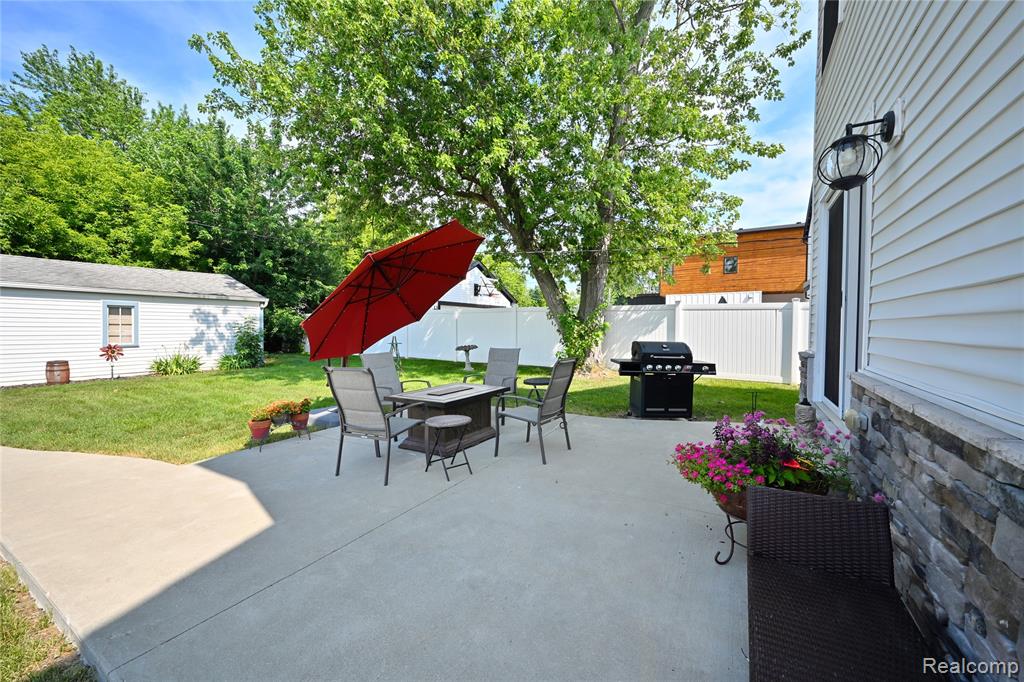main property photo 33