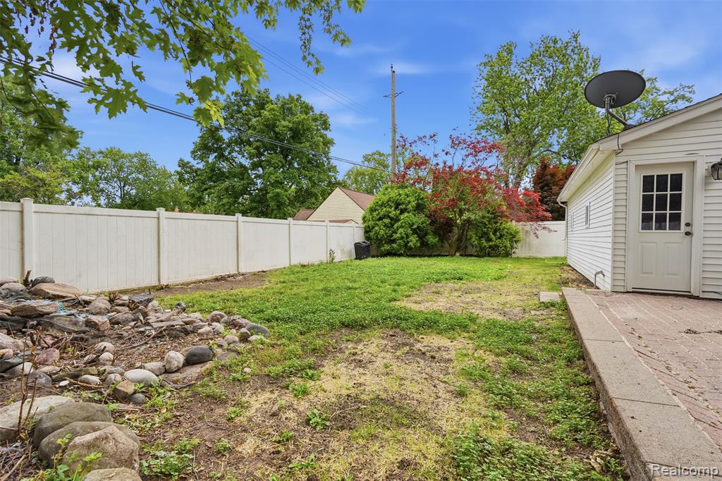 main property photo 31