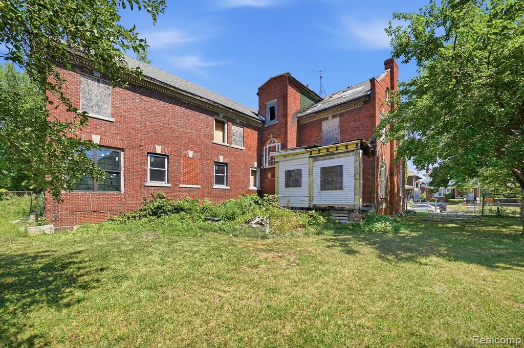 main property photo 32